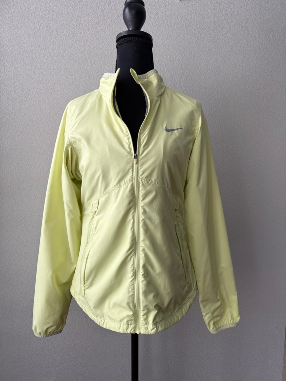 Nike Women's Pale Lemon Full-Zip Lightweight Jacket